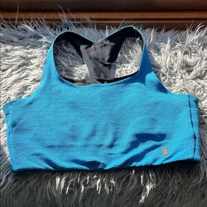 On Cloud Running  Blue Sports Bra with stash pockets
